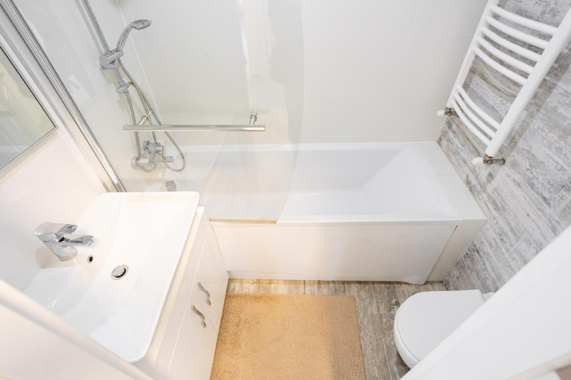 New With 2 Bedrooms In *